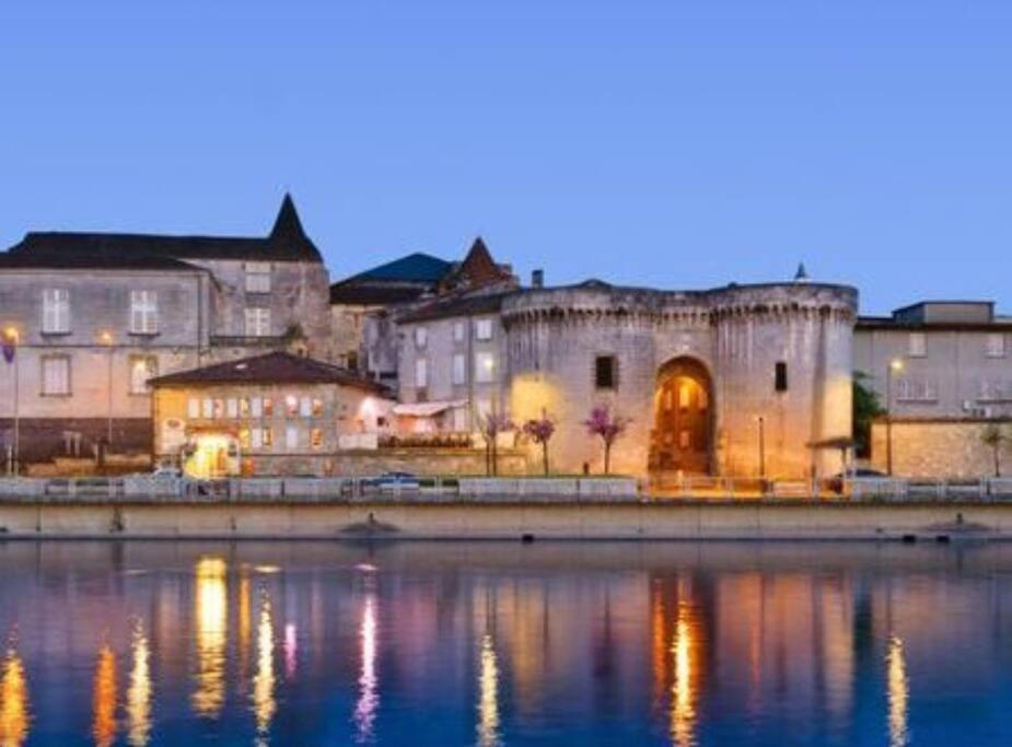 Magnifique T2 Avec Balcon Centre-Ville Cognac Exteriör bild